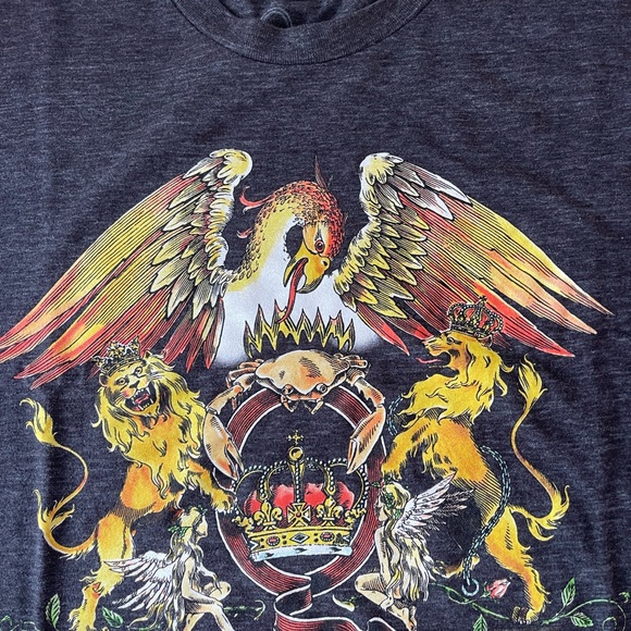 Queen t-shirt sz M,  black w phoenix lions logo - Picture 3 of 5